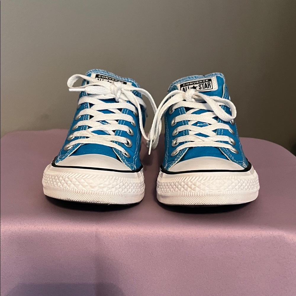 Vibrant Blue Women's Sneakers with White Accents - Picture 2 of 8